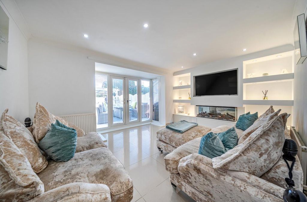 Property photo 2 of 22 1384984-16-6925915d8F5Da.Jpg