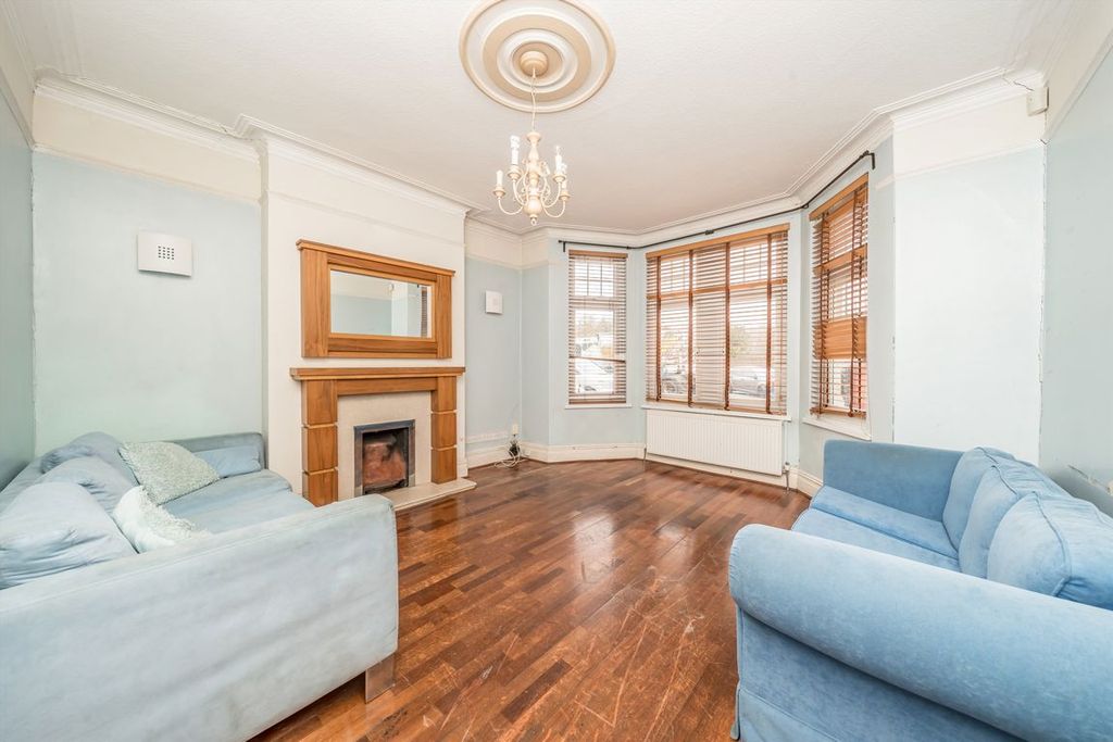 Property photo 2 of 6