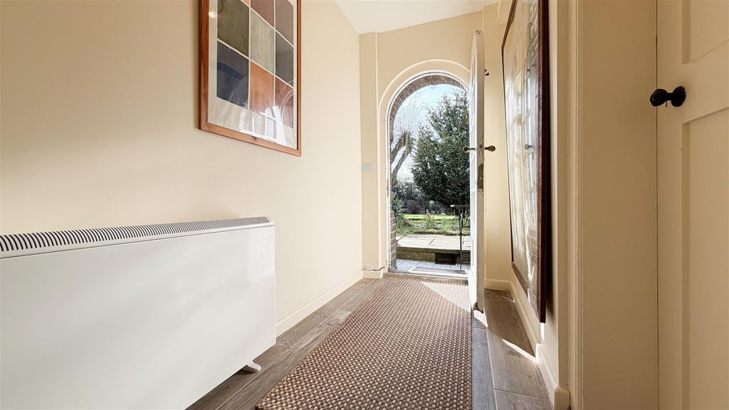 Property photo 2 of 21 Entrance Hallway