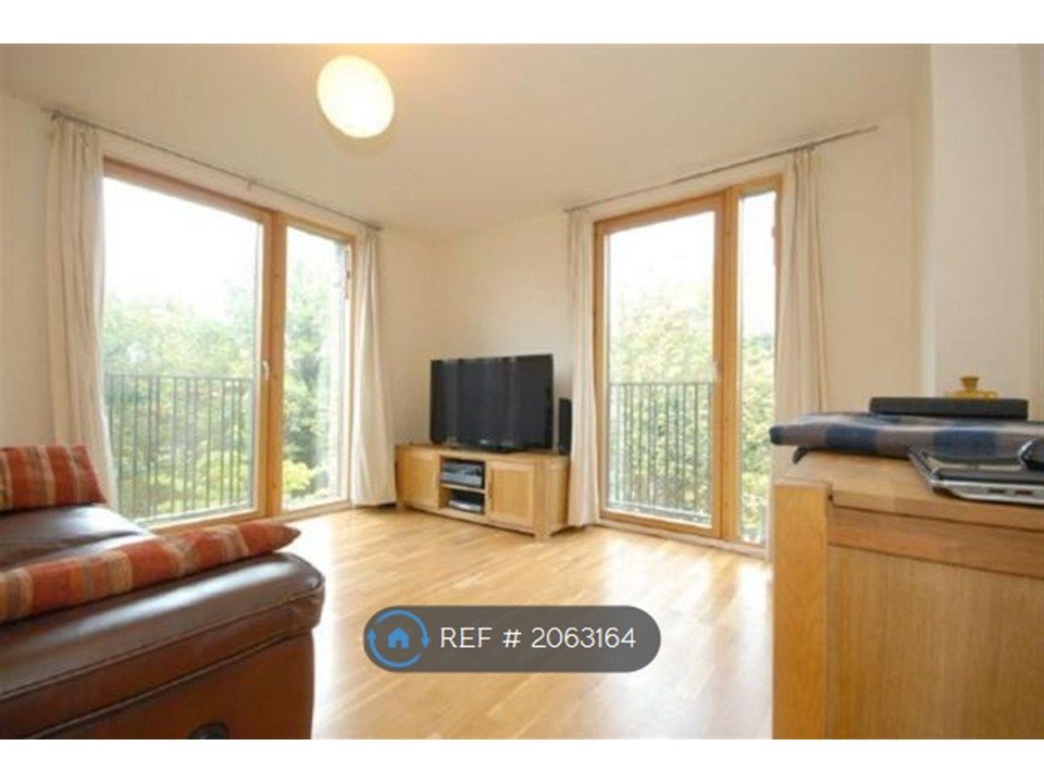 Property photo 1 of 10 Living Room