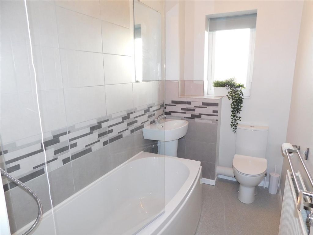 Property photo 3 of 7 Bathroom