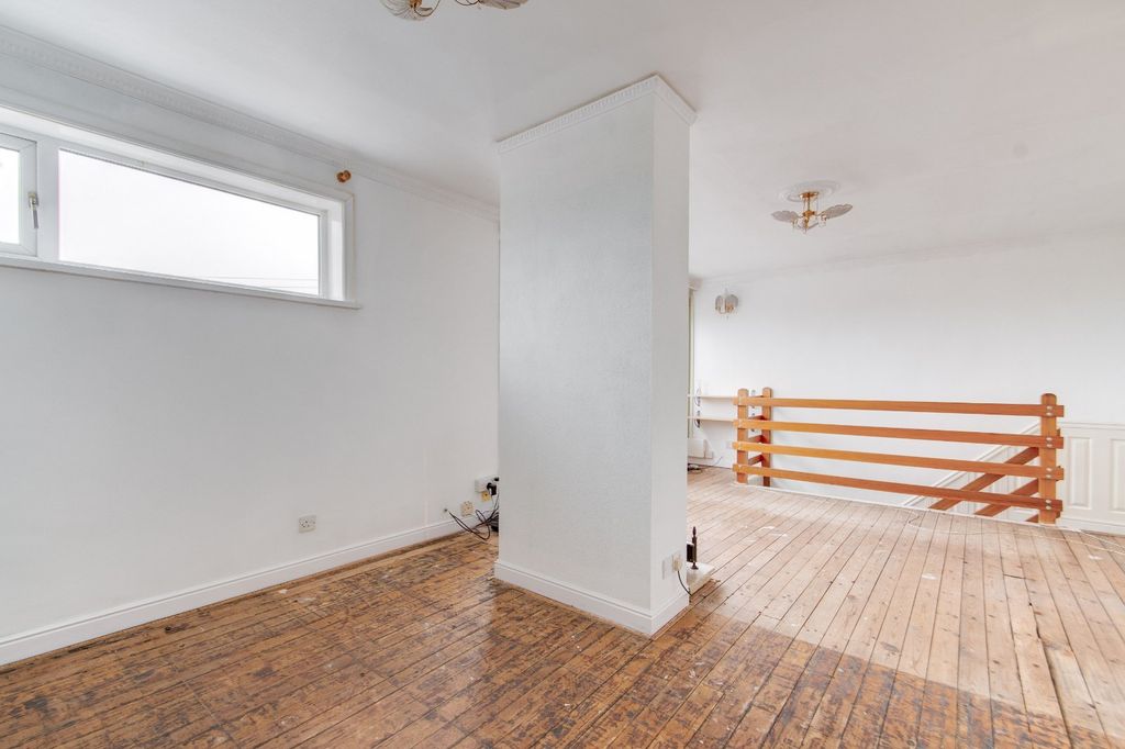 Property photo 3 of 18 Picture No. 08