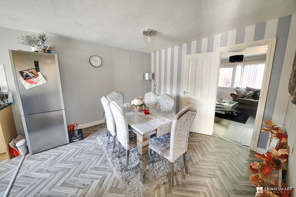Property photo 3 of 14 Dining Room