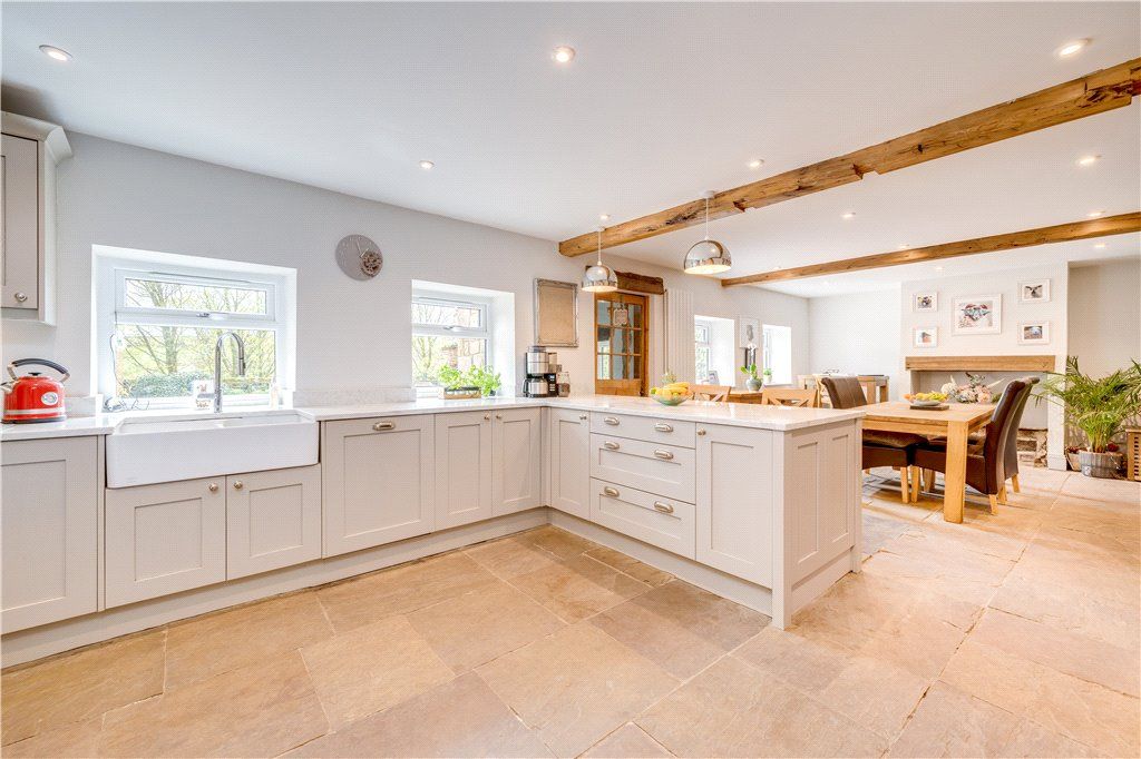 Property photo 3 of 24 Breakfast Kitchen