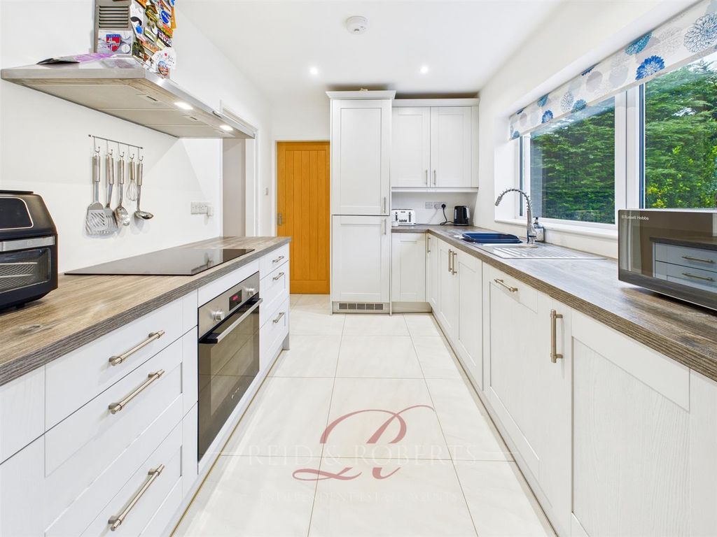 Property photo 3 of 30 Cam05148G0-Pr0116-Still008.Jpg