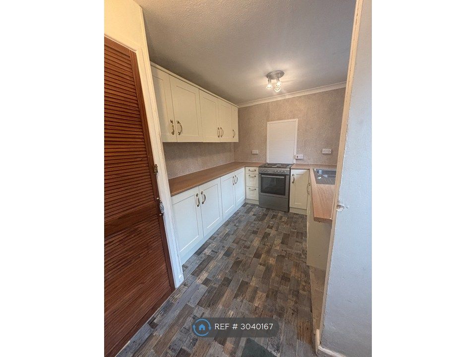 Property photo 2 of 17 Kitchen