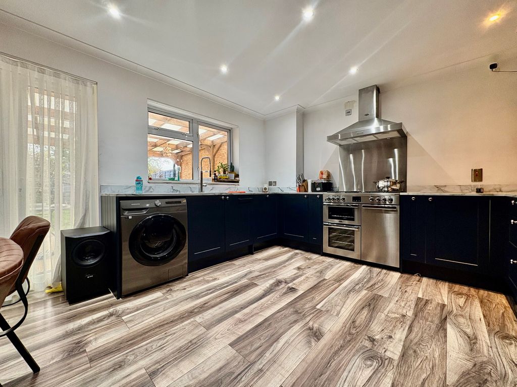 Property photo 1 of 13 Balcony