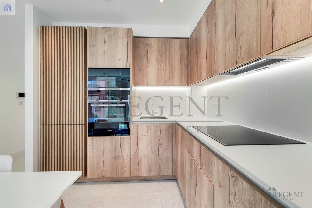 Property photo 3 of 10 Kitchen