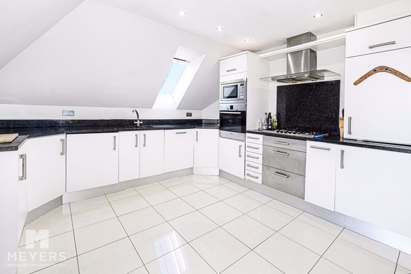 Property photo 2 of 14 Photo 13