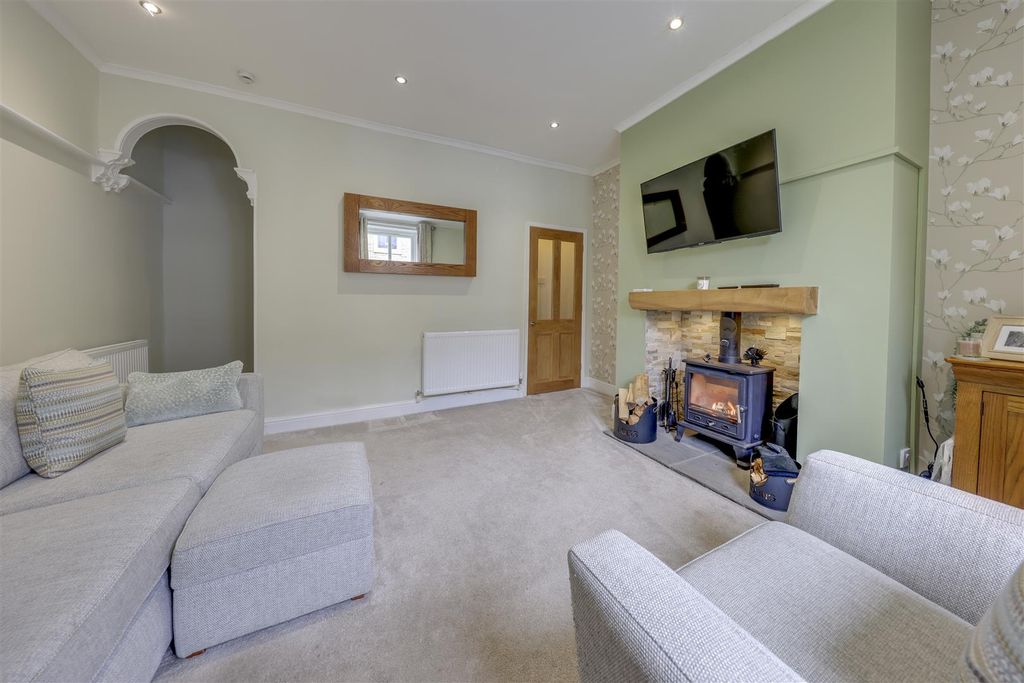 Property photo 1 of 16 Lounge