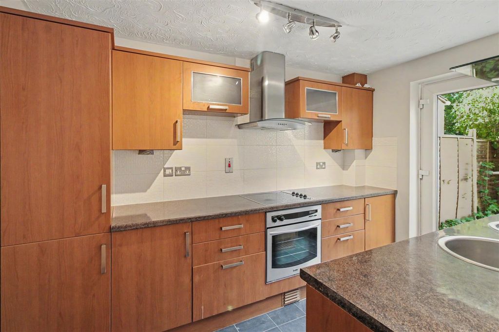 Property photo 3 of 15 Kitchen