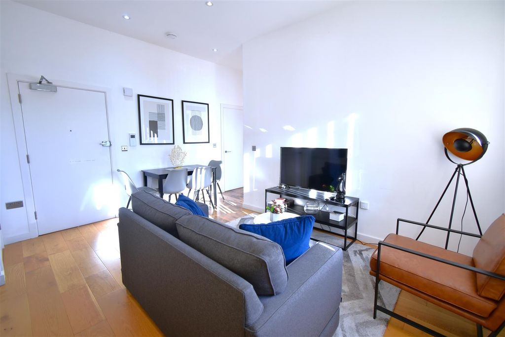 Property photo 3 of 6