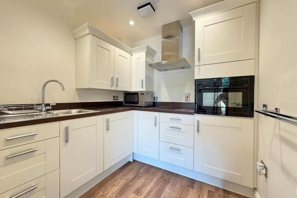 Property photo 3 of 20 Kitchen