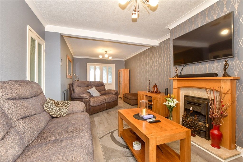 Property photo 3 of 9 Lounge