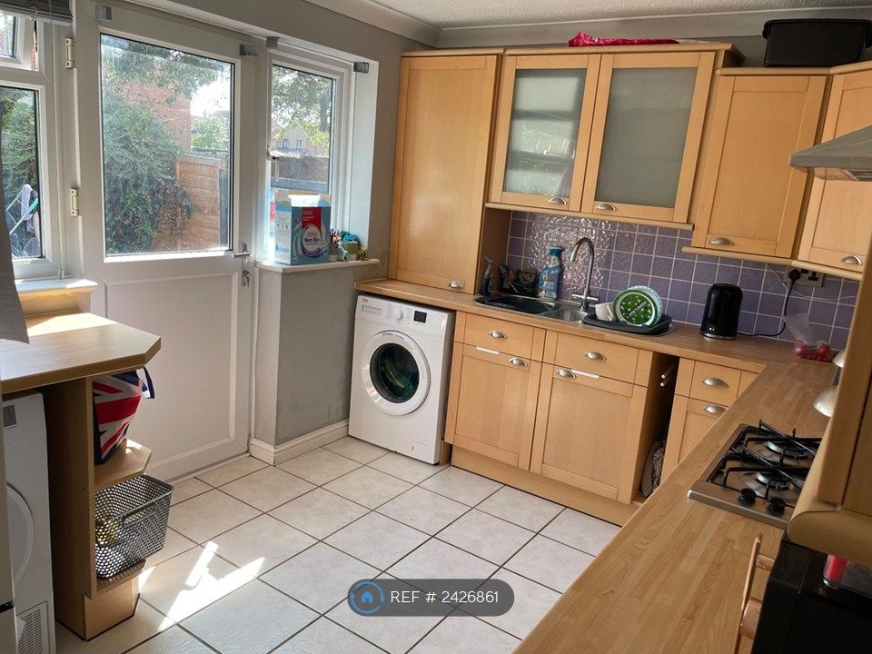 Property photo 2 of 12 Kitchen