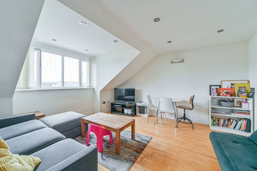 Property photo 2 of 19