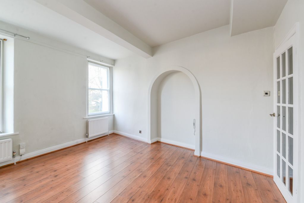 Property photo 2 of 15 Lounge