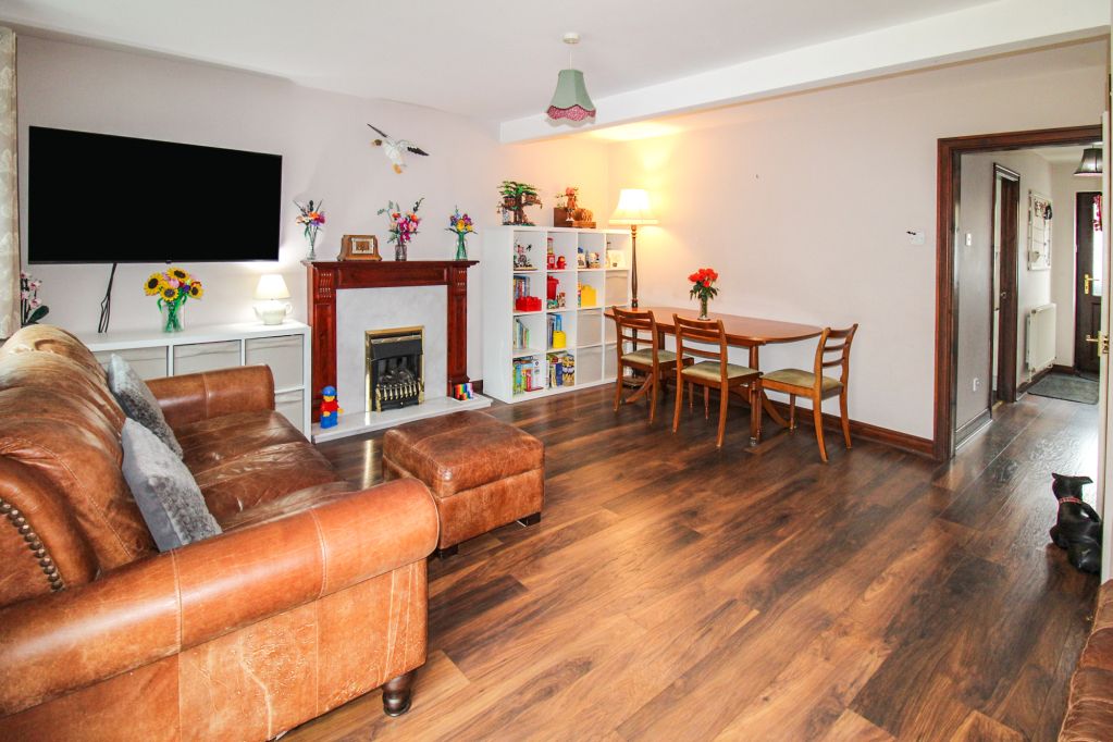 Property photo 2 of 17 Lounge