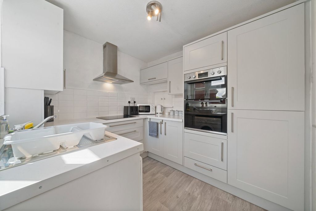 Property photo 3 of 32