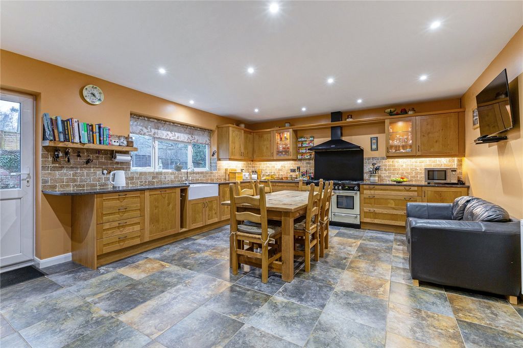 Property photo 2 of 21 Kitchen