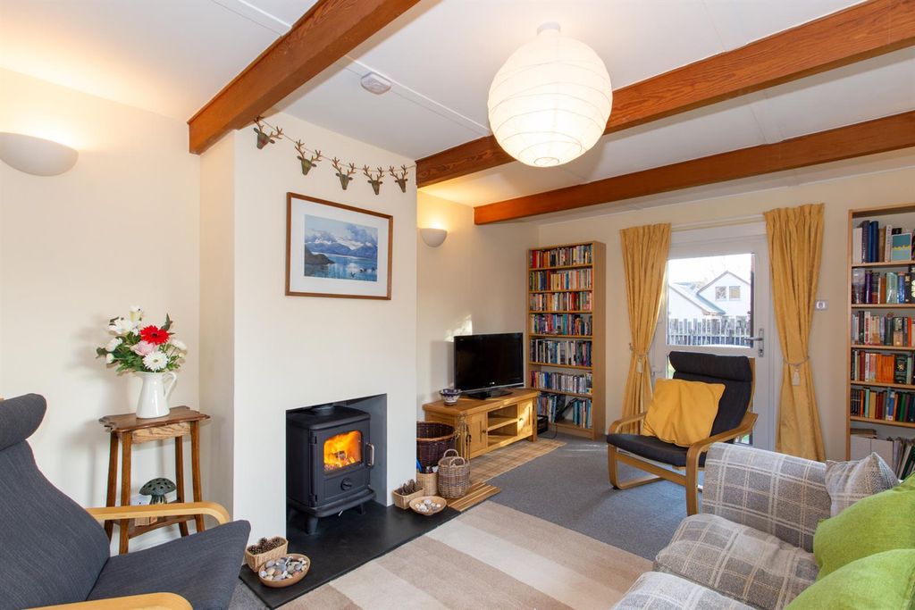 Property photo 2 of 20 Sitting Room