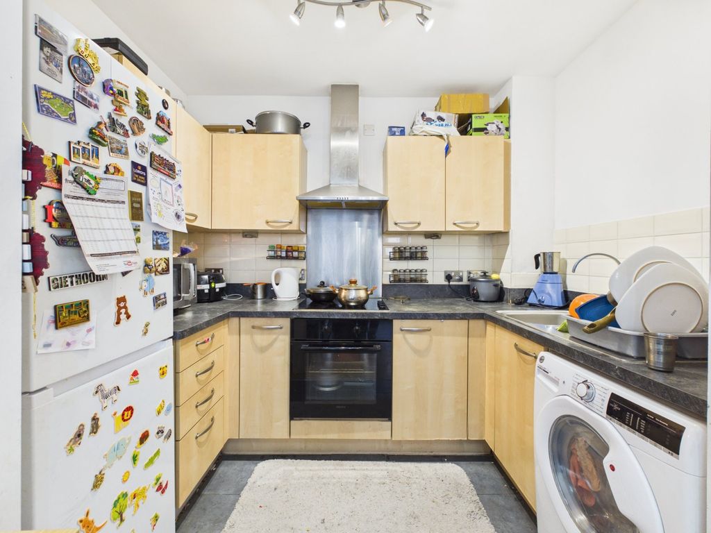 Property photo 3 of 8 Kitchen