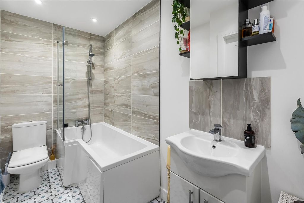 Additional image 5 of 3 bed flat for saleBridge Street, Leatherhead KT22