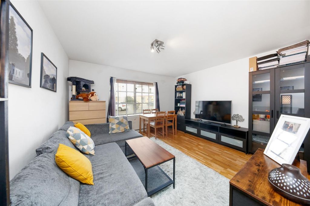 Property photo 2 of 12