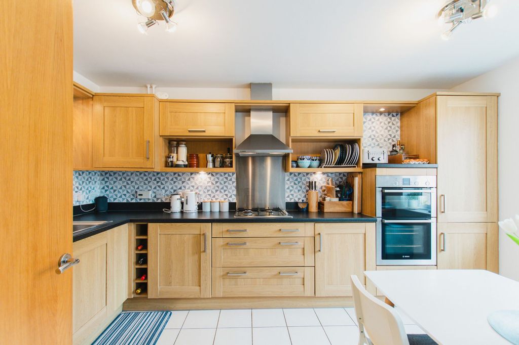 Property photo 3 of 24