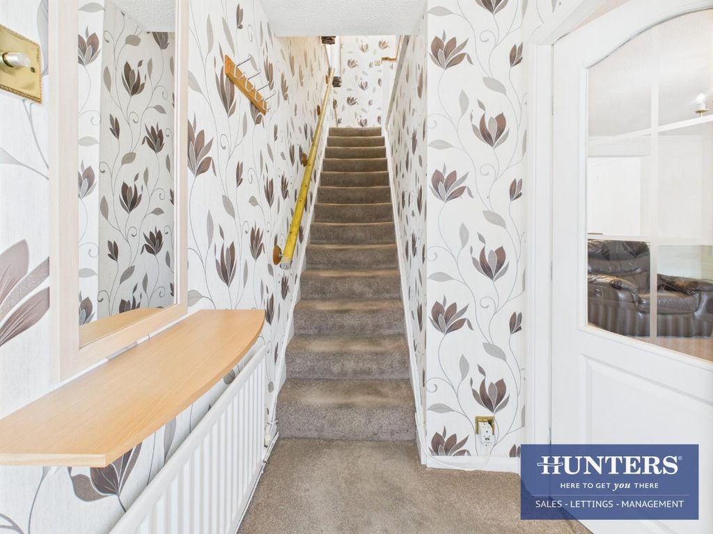 Property photo 3 of 21 Hallway