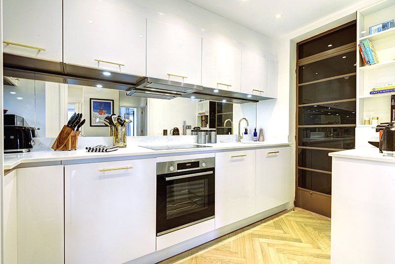 Property photo 3 of 10 Kitchen