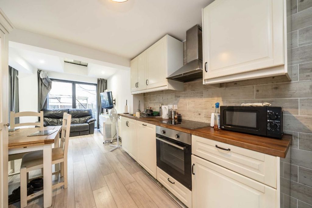 Property photo 2 of 5