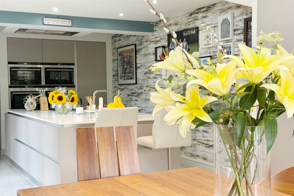 Property photo 3 of 31 Kitchen Diner