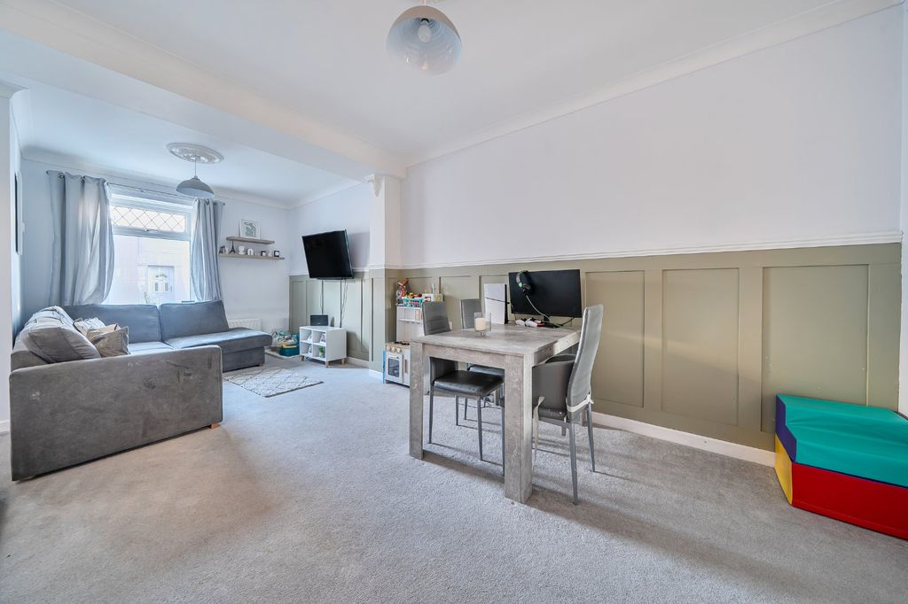 Property photo 2 of 11 Picture No. 13