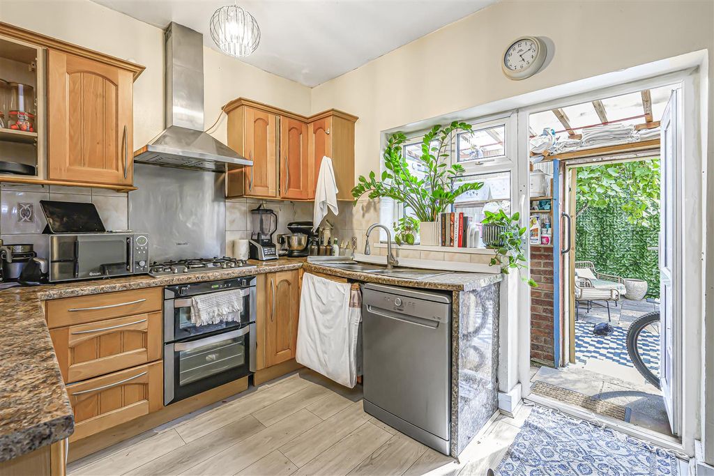 Property photo 1 of 18