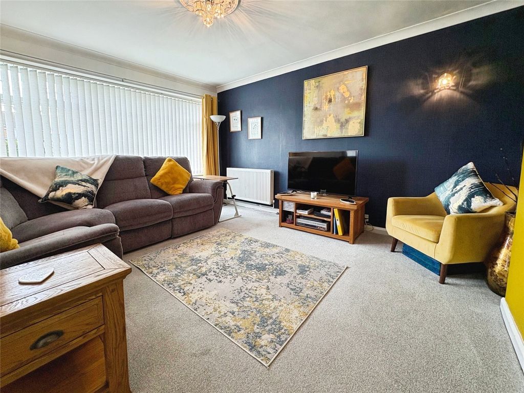 Property photo 3 of 22 Lounge