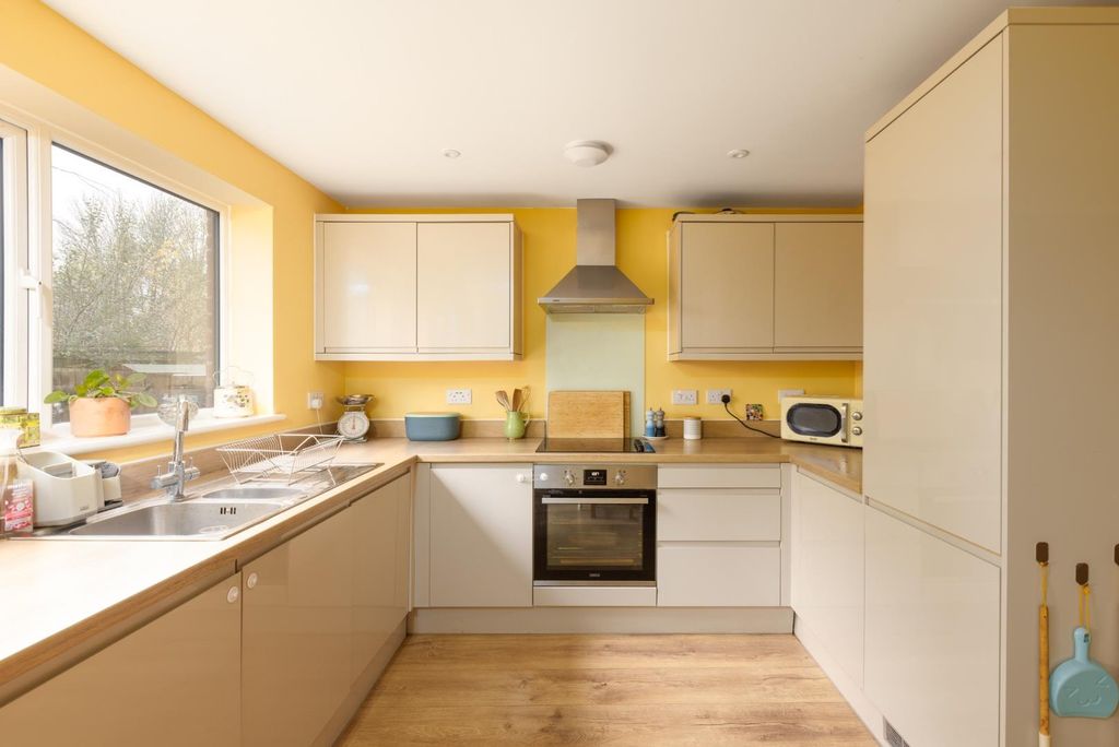 Property photo 3 of 22 6 Fraynes Cl, Bs3-10.Jpg