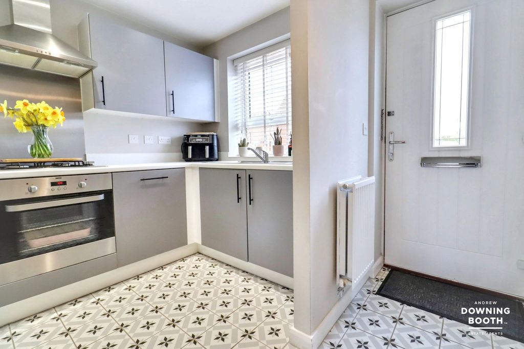 Property photo 2 of 21