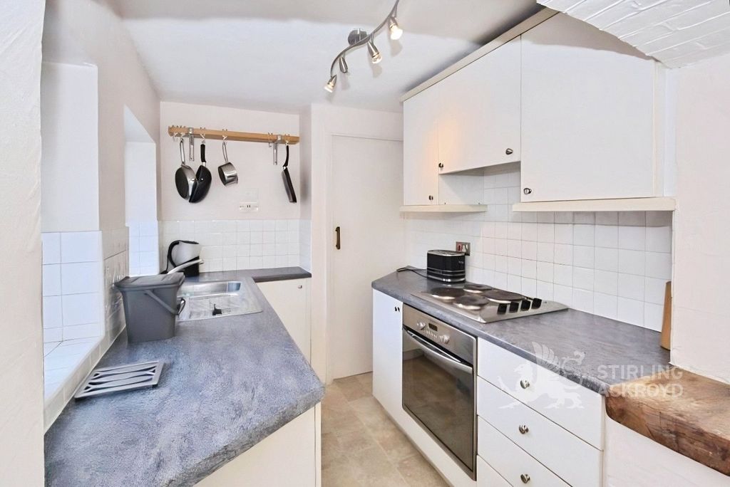 Property photo 3 of 8 Kitchen