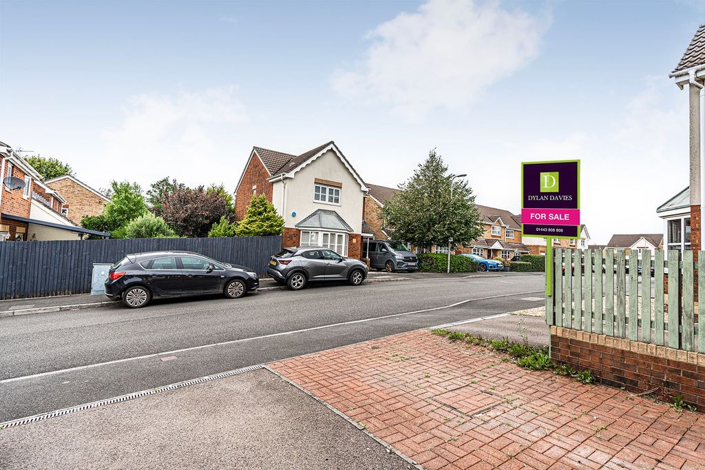 Property photo 2 of 25