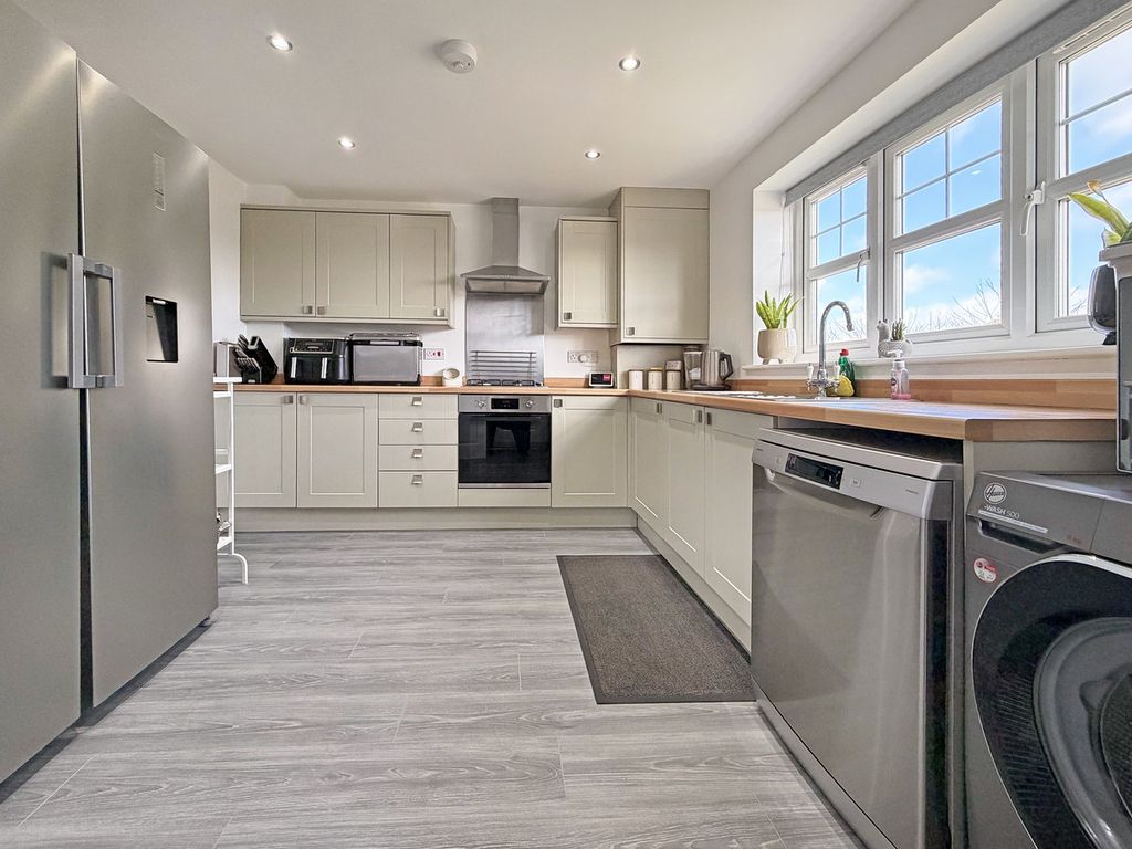 Property photo 3 of 39