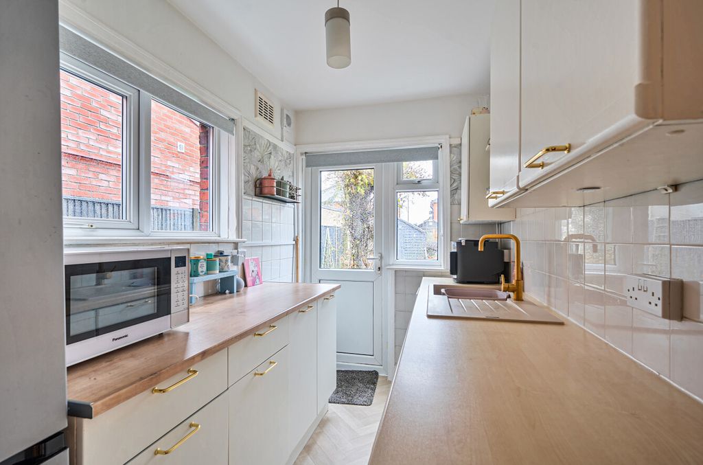 Property photo 3 of 16 1403872-25-6970A9...