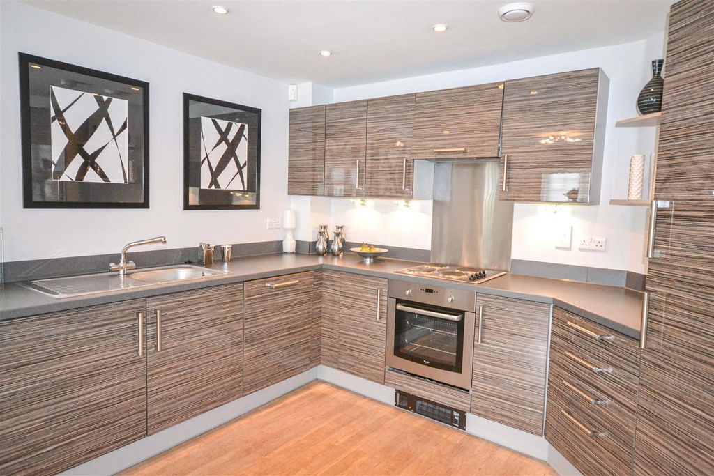 Property photo 3 of 10 Kitchen.Jpg
