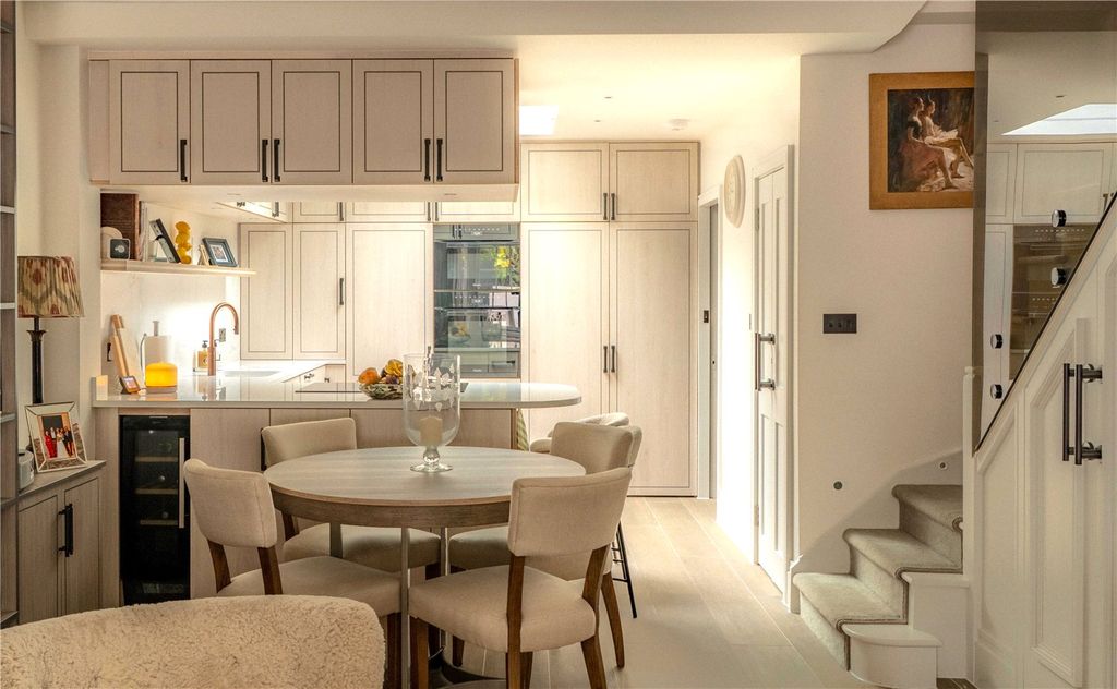 Property photo 3 of 12 Kitchen Dining