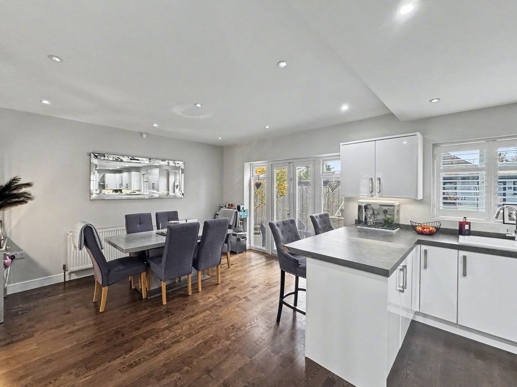 Property photo 3 of 27