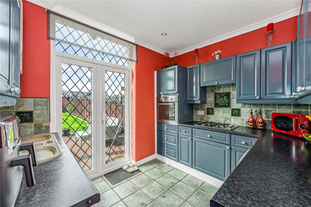 Property photo 3 of 12 Kitchen