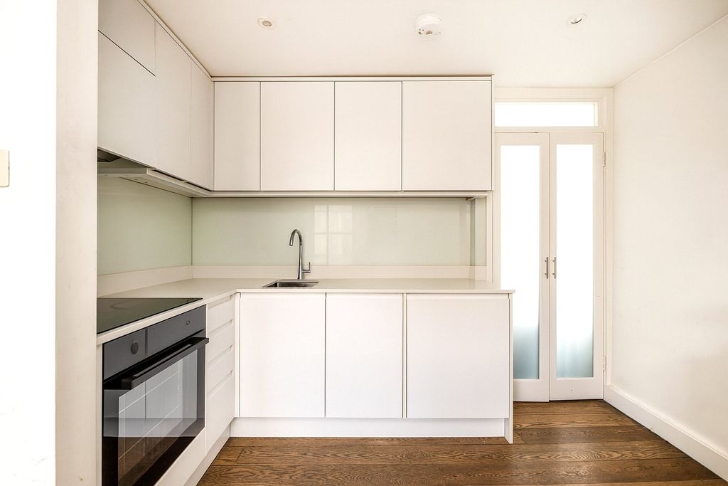 Property photo 2 of 7 Kitchen
