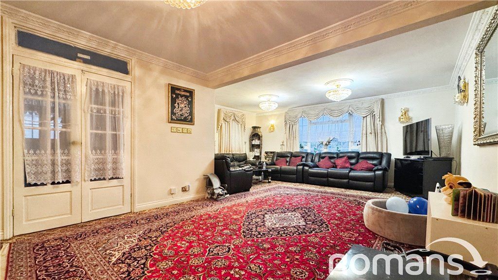 Property photo 3 of 12 Living Room