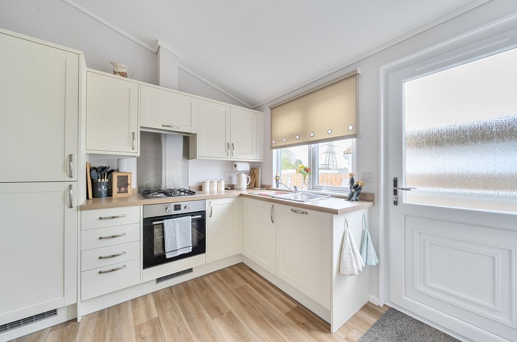 Property photo 3 of 12 14376668