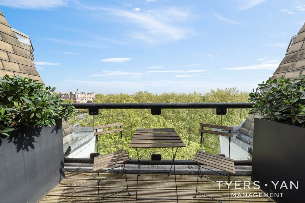 Property photo 2 of 20 Balcony